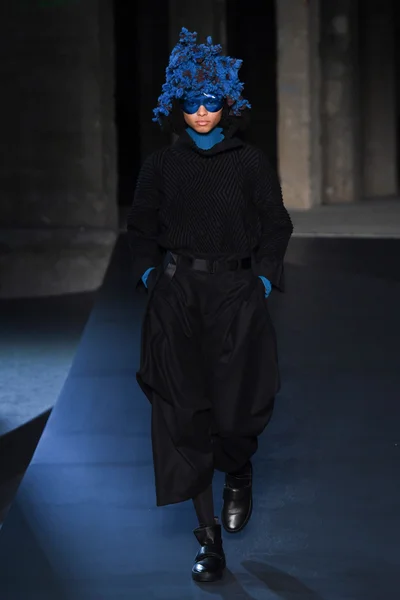Look 25